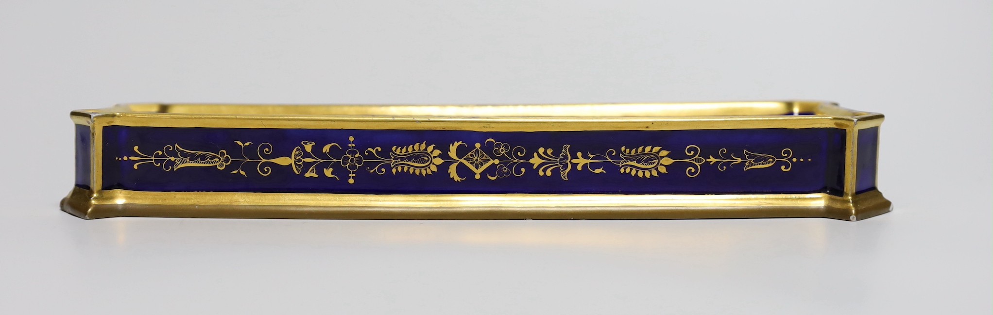 A Flight Barr and Barr Royal Porcelain Works Worcester porcelain shell painted pen tray, 25cm long